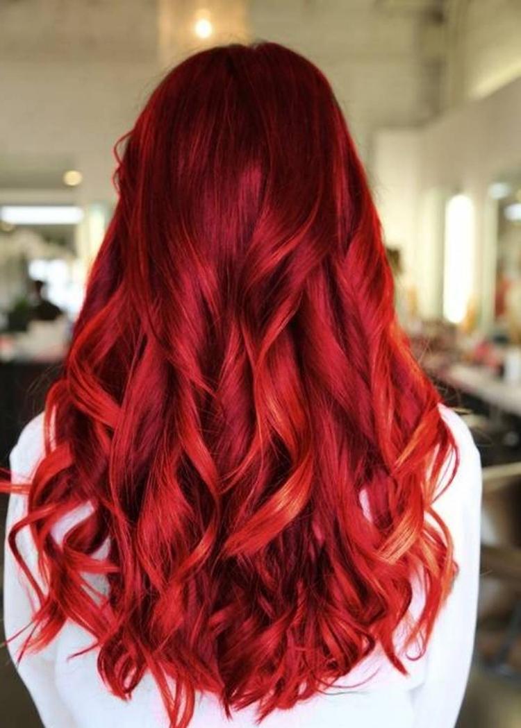hårfärgade-lysande-röda-lockar