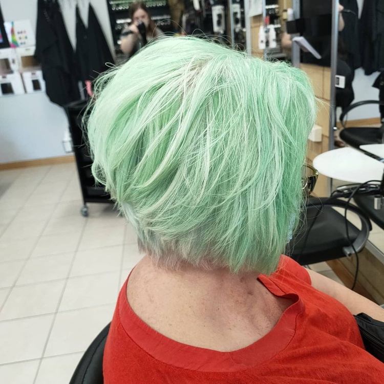 pastellgrön hårfärg för kort hår
