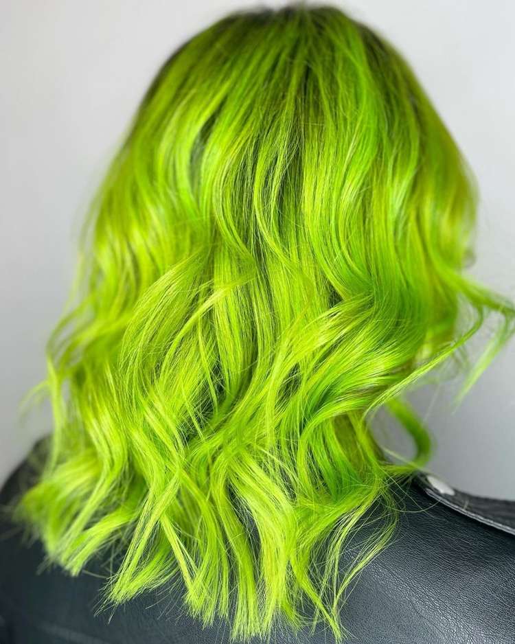 färga neongrönt hår