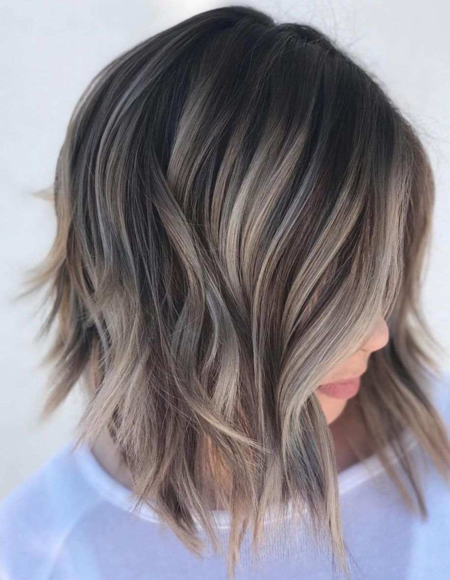 Hår silverfärg hårtrender grå lila hårfärg balayage lång bobfrisyr