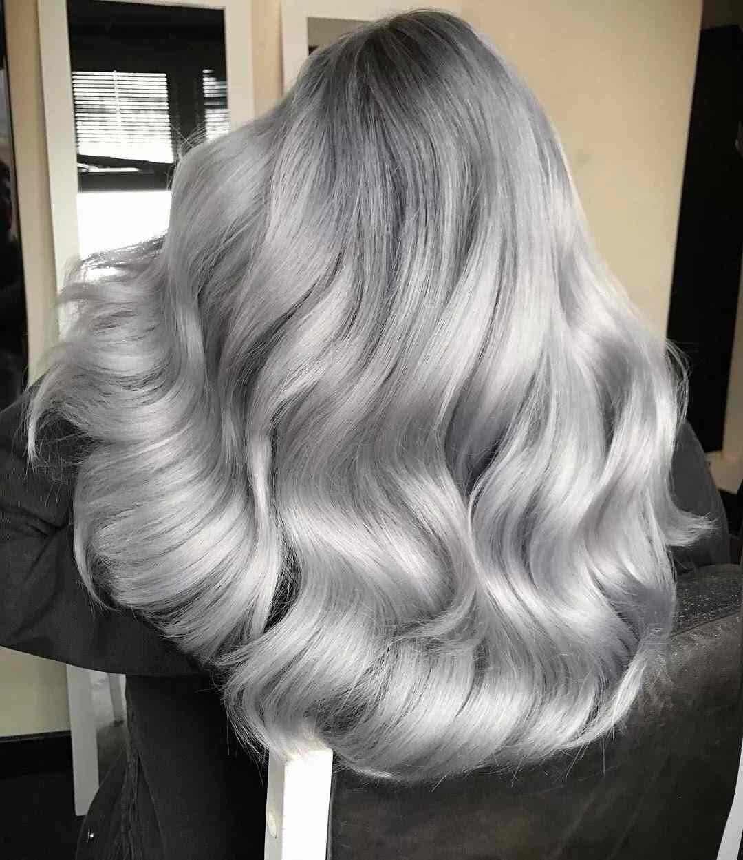 Färga hår silver hårvård bleka skadliga hårtrender kvinnor