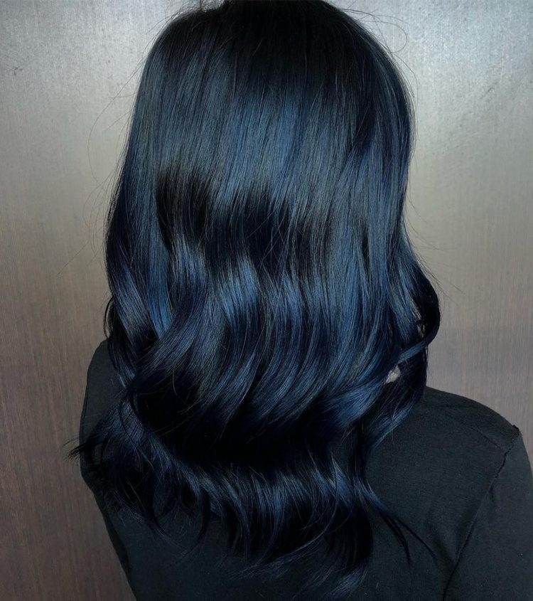 Hårfärger 2020 svartblått hår ombre look hårtrender
