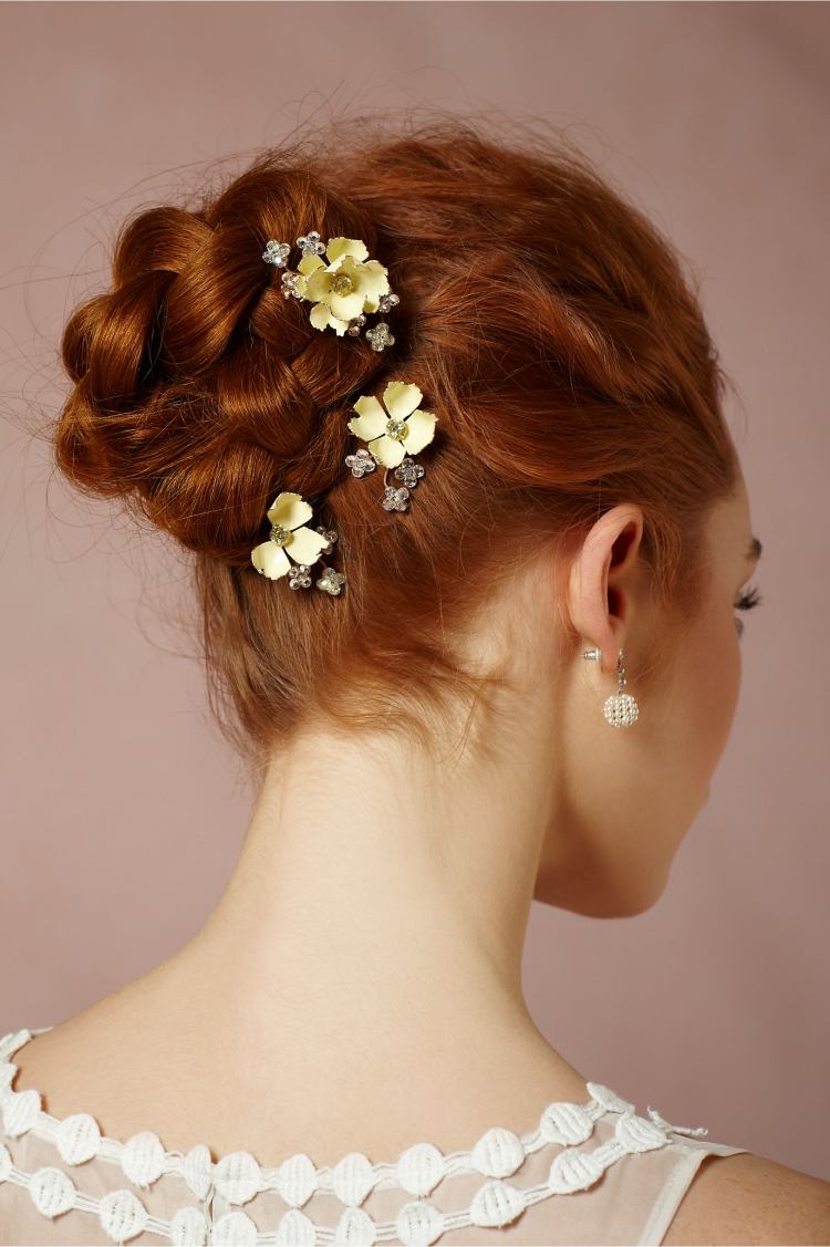 hårtillbehör-bröllop-hårnålar-updo-blommor