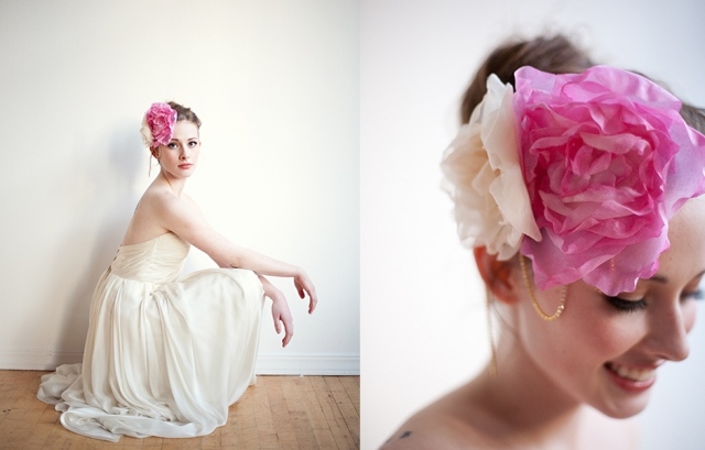 Tillbehör av hög kvalitet till bröllopet-huvudbonad-rosa-elfenben-blommor-i-håret