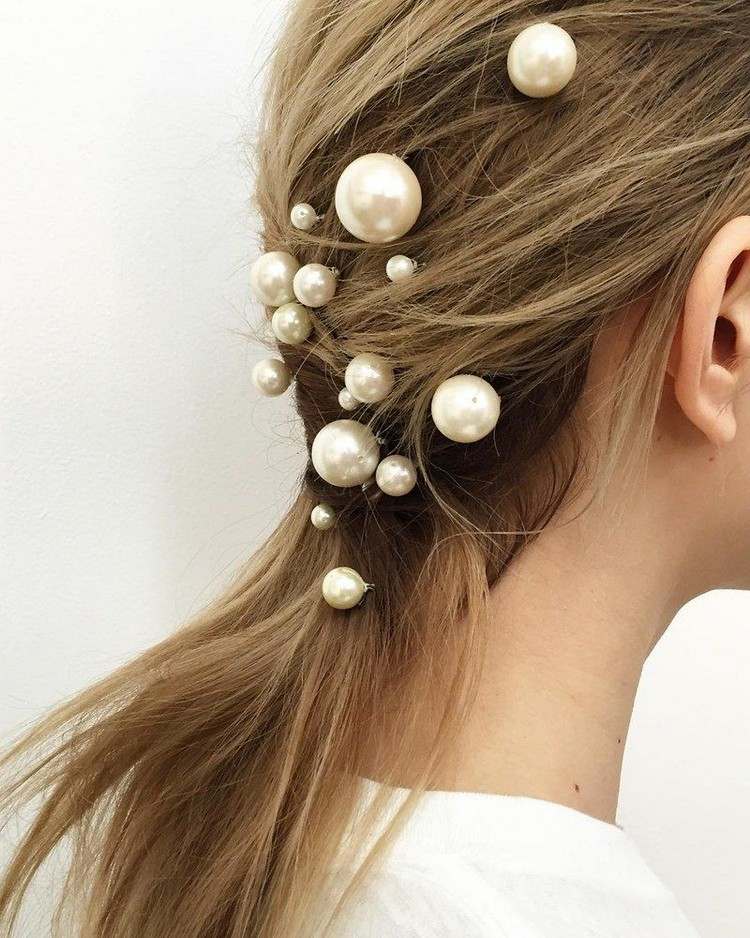 Hårtillbehör trender hårtrender hösten 2020 frisyrer med pärlor