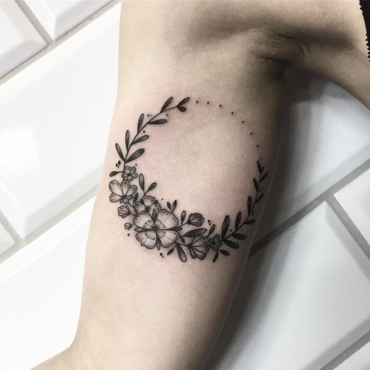 Flower tattoo betyder små tatueringar för kvinnor överarmen