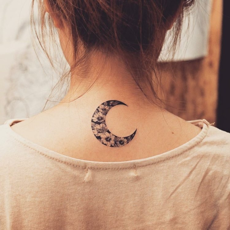 Blomma tatuering månen tatuering på halsen liten