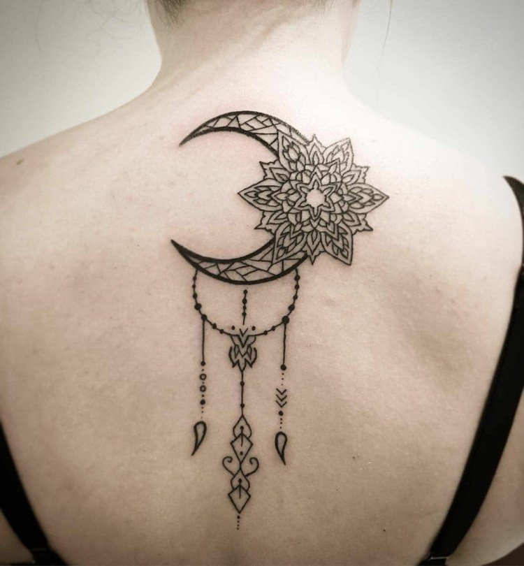 Tatueringstrender 2020 mandala tatueringsmotiv för kvinnor