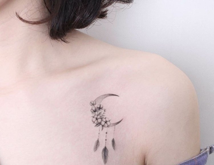 Nyckelbenet tatuering liten ros tatuering mening