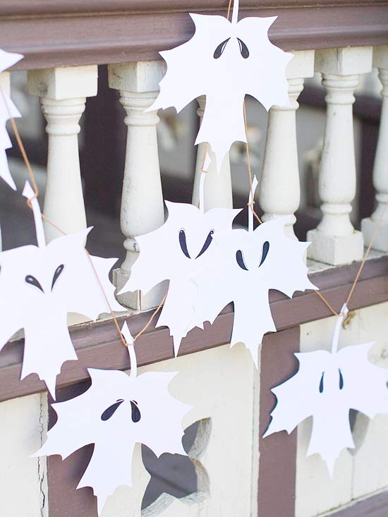 Höstdekoration höstlöv Halloween -idéer pysslar med vita spöken