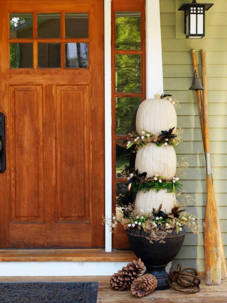 halloween dekoration för trädgården pumpa vita stacken kottar entré