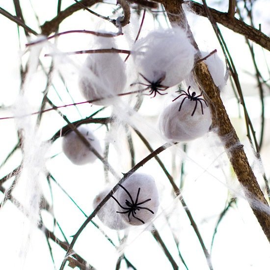 Gör spindelnät själv-Halloween smycken-i trädgården-bomullstyg