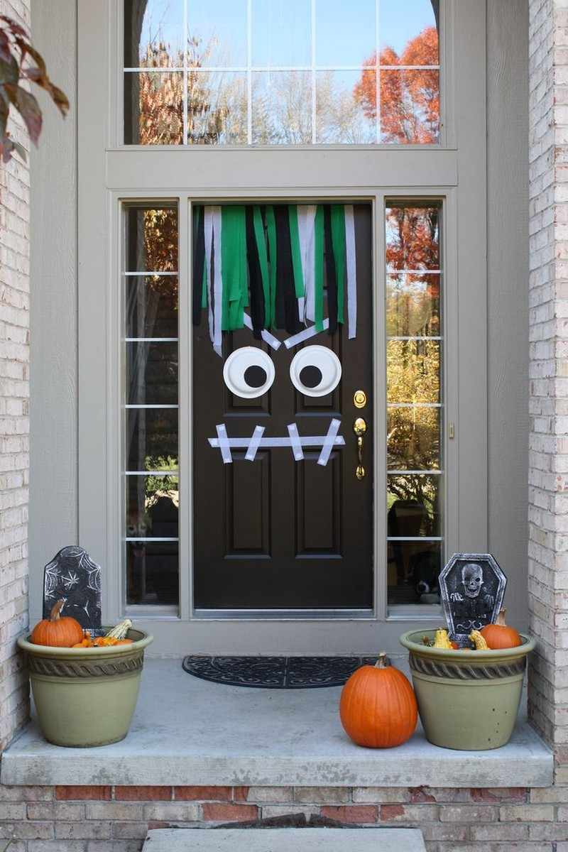 halloween-dekoration-hus-monster-papper-tallrik-ögon-grönt-hår