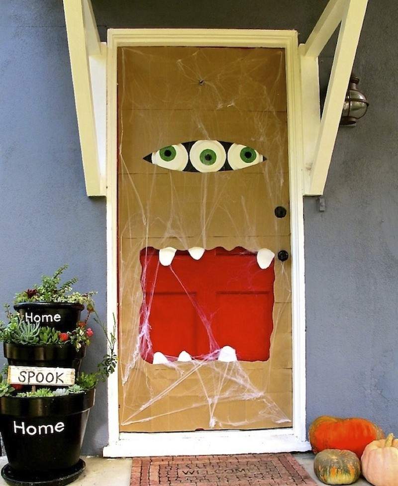 halloween-hus-hus-rött-brunt-papper-monster-spindelnät-vaddering
