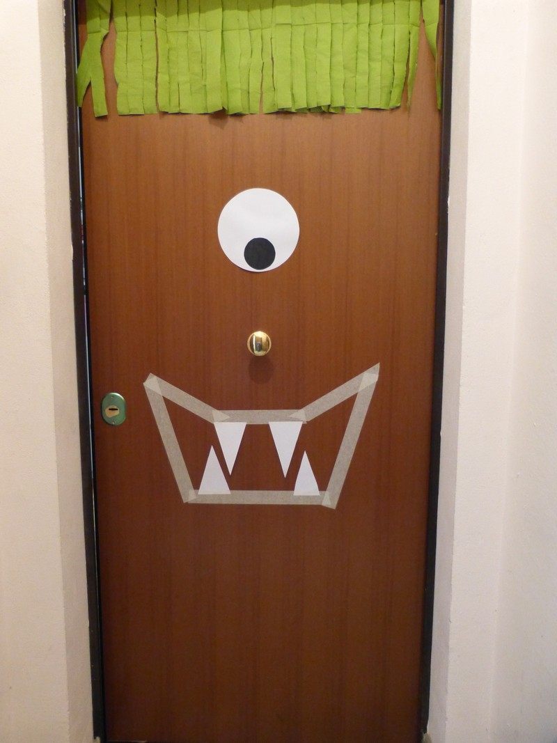 halloween-dörr-dekoration-enögda-monster