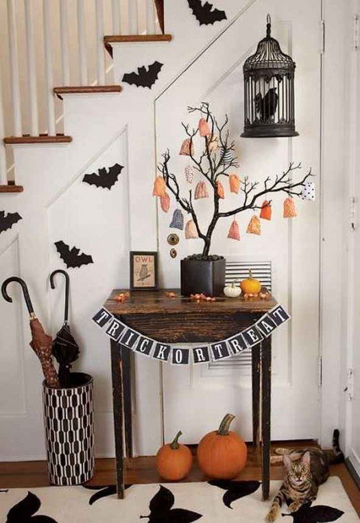halloween dekorationer trappor hall papper fladdermöss
