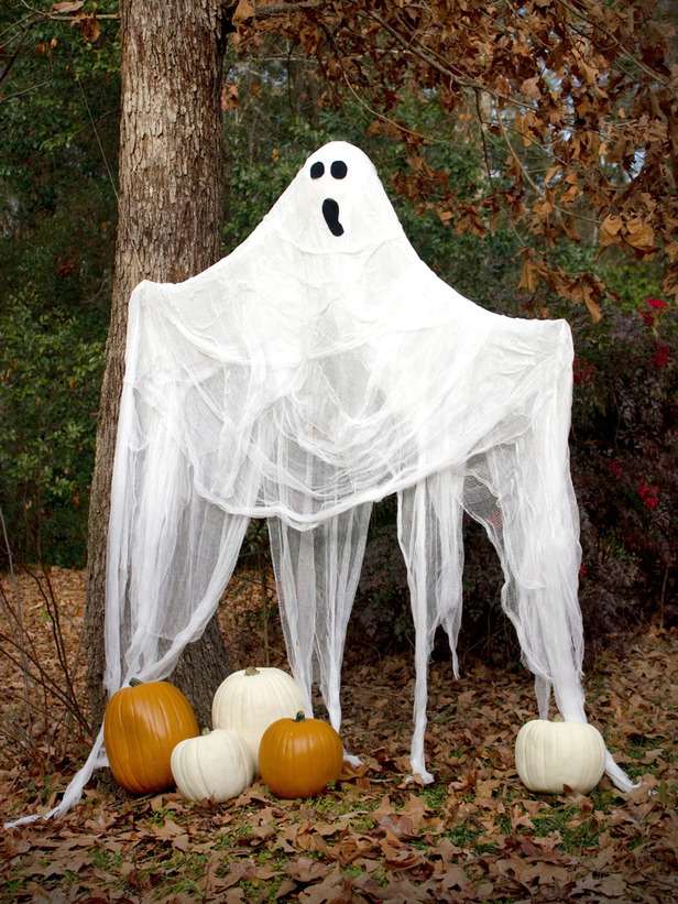 Halloween-trädgård-dekoration-gör-det-själv-läskiga spöken