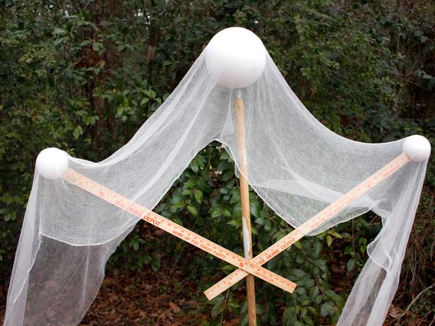 Halloween-trädgård-dekoration-gör-det-själv-spök-ram