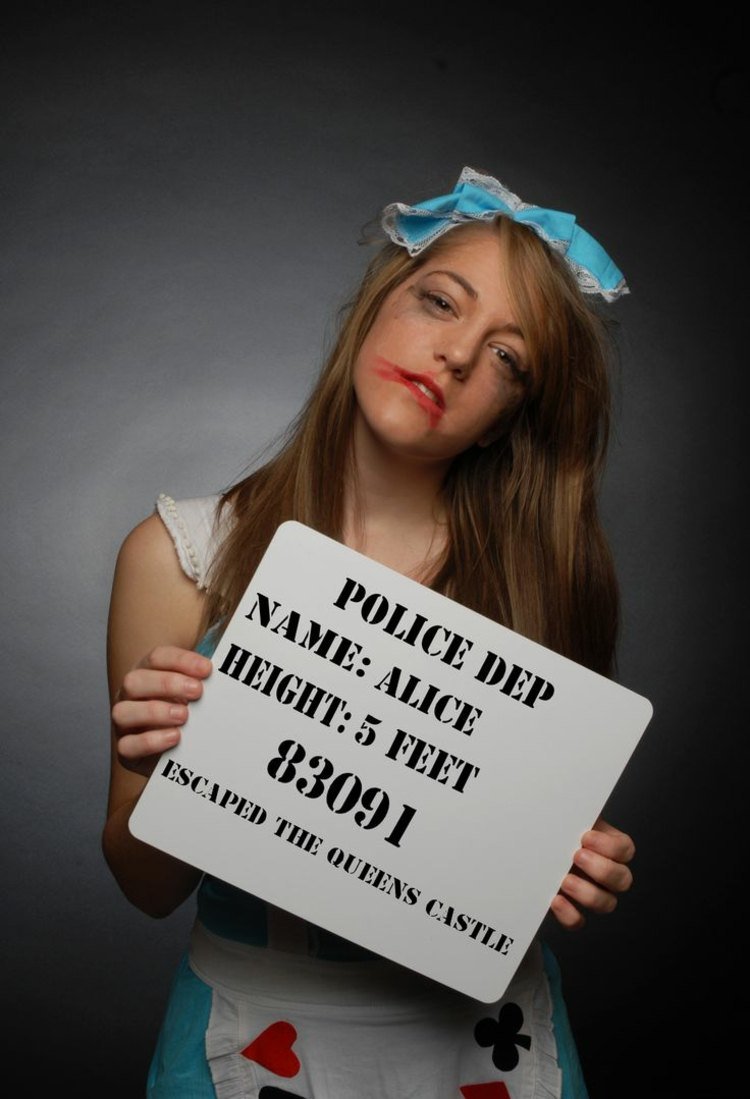 halloween kostym idéer alice wonderland polisen foto blod smink
