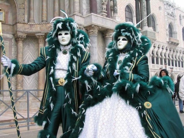 Skrämmande-outfit-Venedig-masker-halloween-kostym-idé-för-par