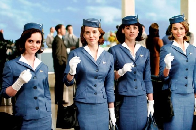 halloween-kostym-idéer-för-tjejer-grupp-flickvänner-stewardess-besättning