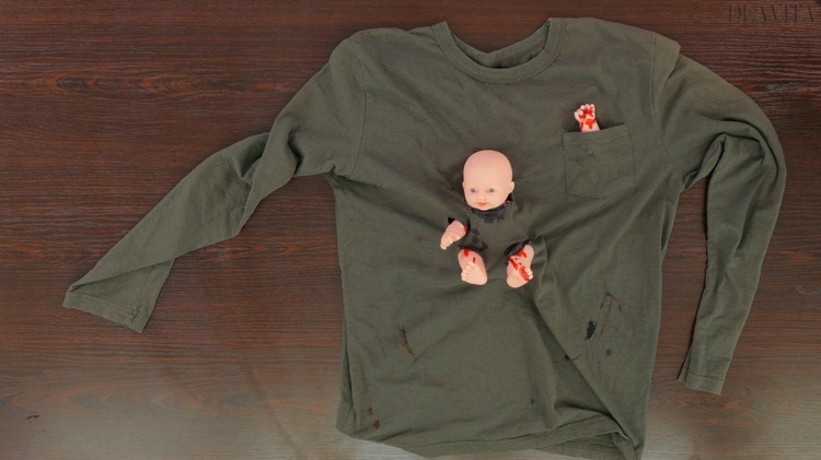 baby parasit långärmad babay docka falska blod diy halloween idéer