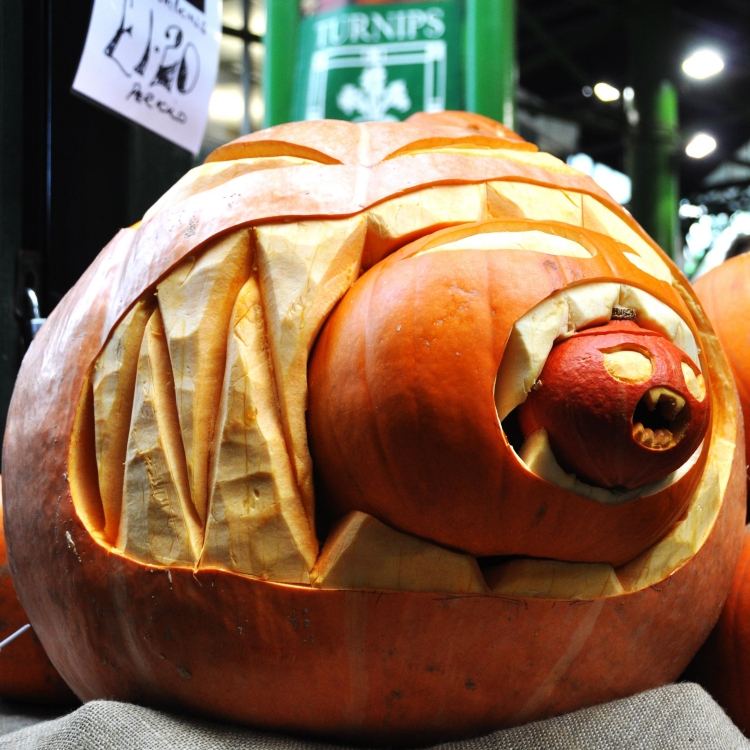 halloween-curb-carving-mallar-eaters-into-mouth-teeth