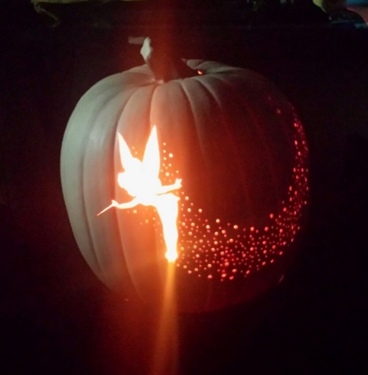 halloween-curb-carving-mallar-fairy-cut-out-tinkerbell-shining