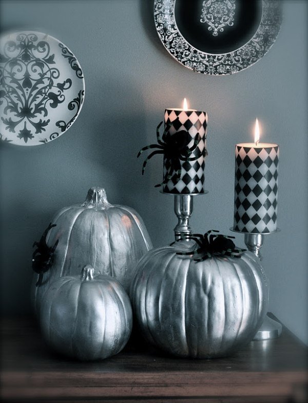 Halloween pumpor målade silver svarta spindlar