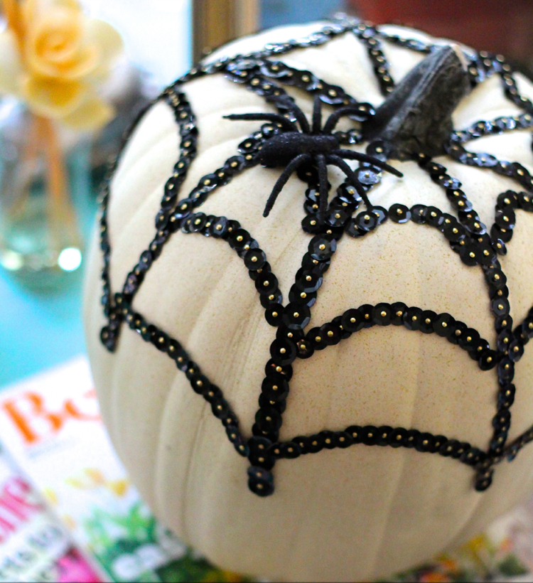 halloween pumpor vita paljetter teknik svart spindelnät spindel