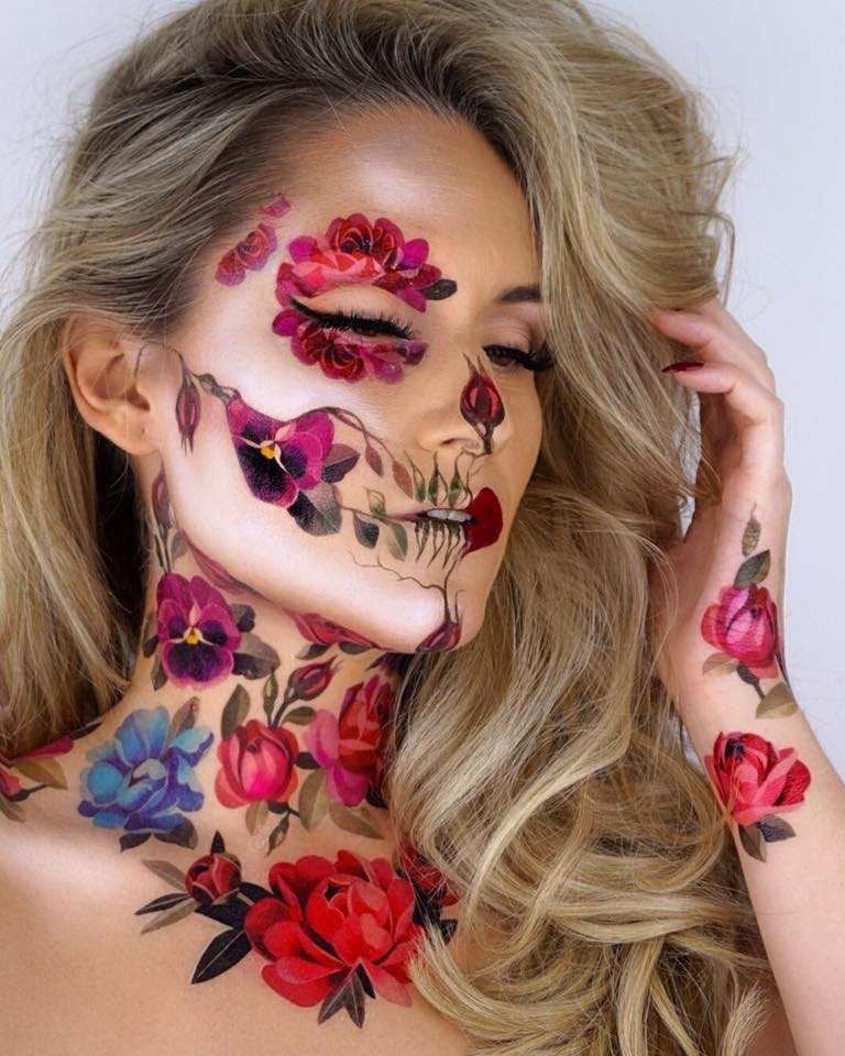 Halloween smink för halv ansikte Blommor målar vackra sminkidéer för tjejer och kvinnor