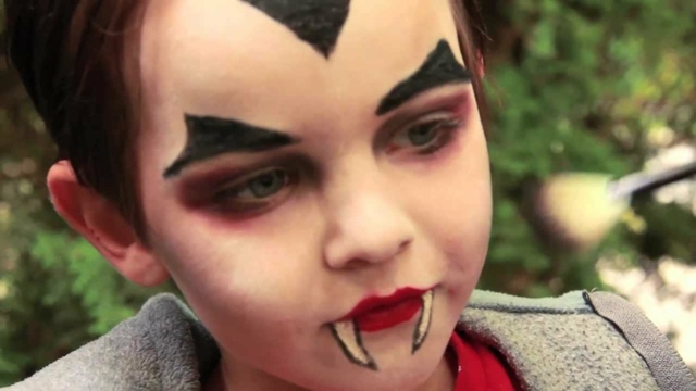Dracula-kids-make-up-för-Halloween