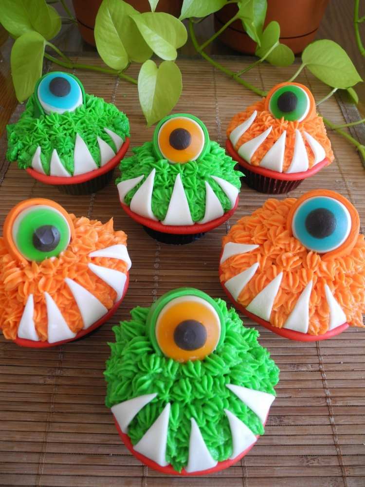 monster halloween muffins dekoration idéer smörkräm ögon marsipan