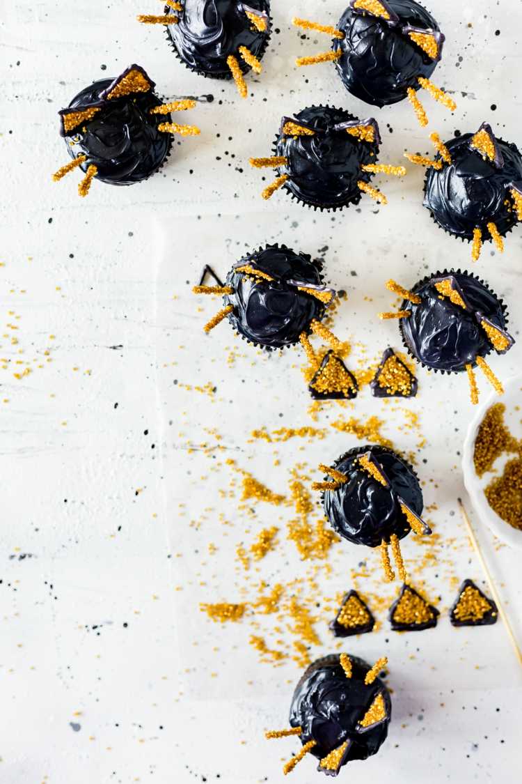 halloween dekorera muffins svart katt recept själv