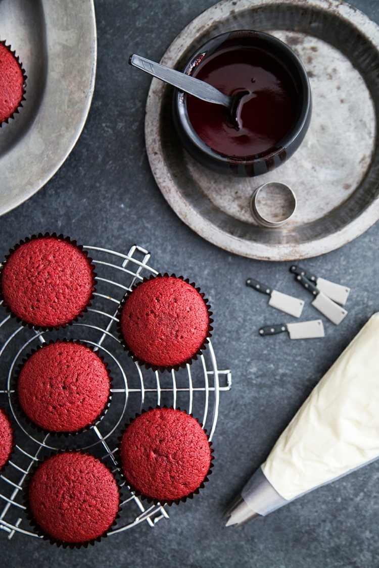 röd sammet muffins halloween dekorera ingredienser ingredienser