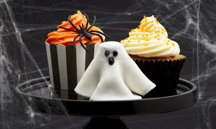halloween muffins dekoration läskiga spindel spöke smörkräm