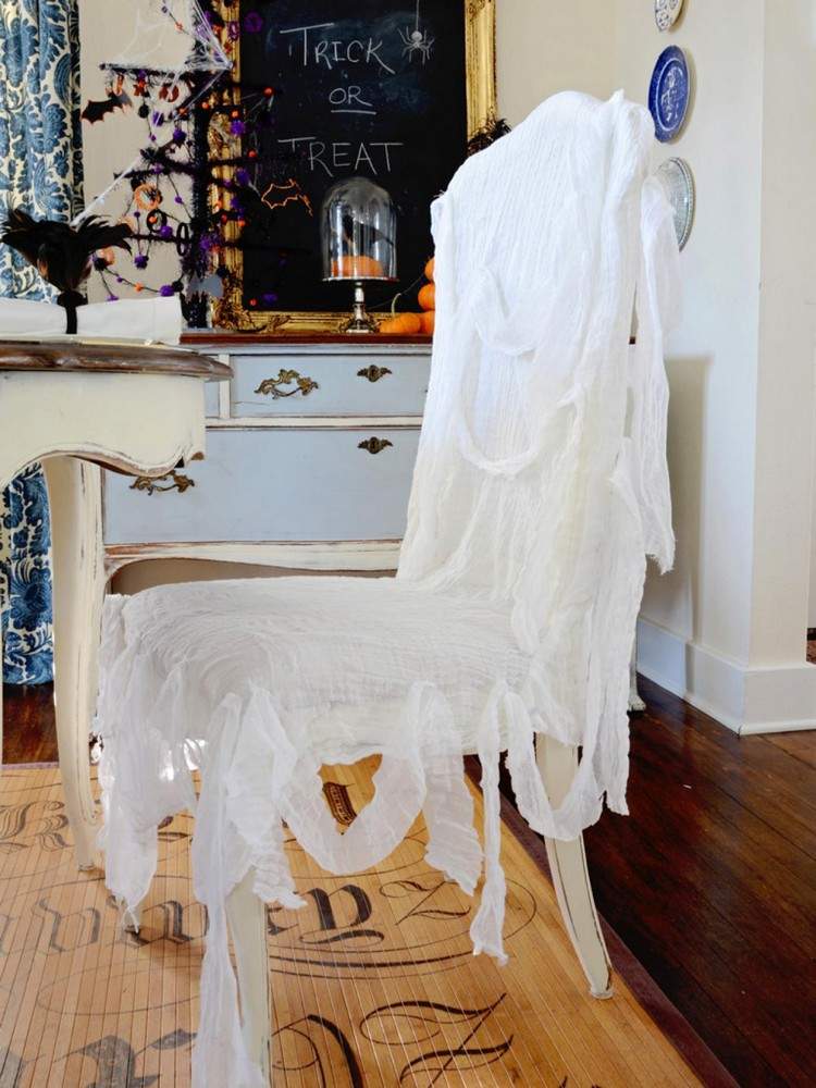 halloween festdekorationer stol cheesecloth
