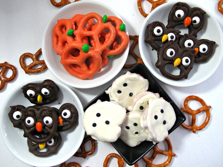 Halloweenfestmat barn-mellanmål-idéer-sötsaltade kringlor