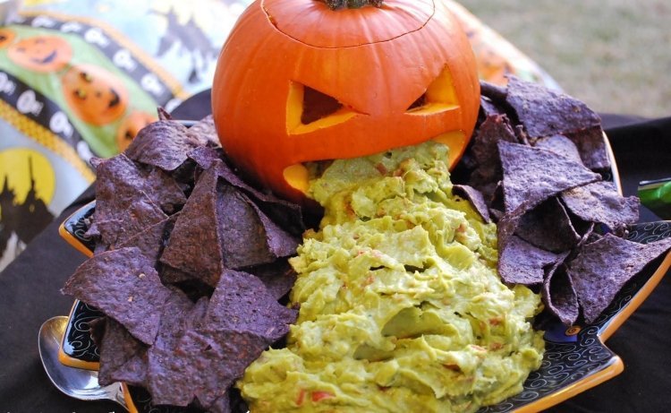 halloween-fest-recept-guacamole-pumpa-garnering-majsflis-idé