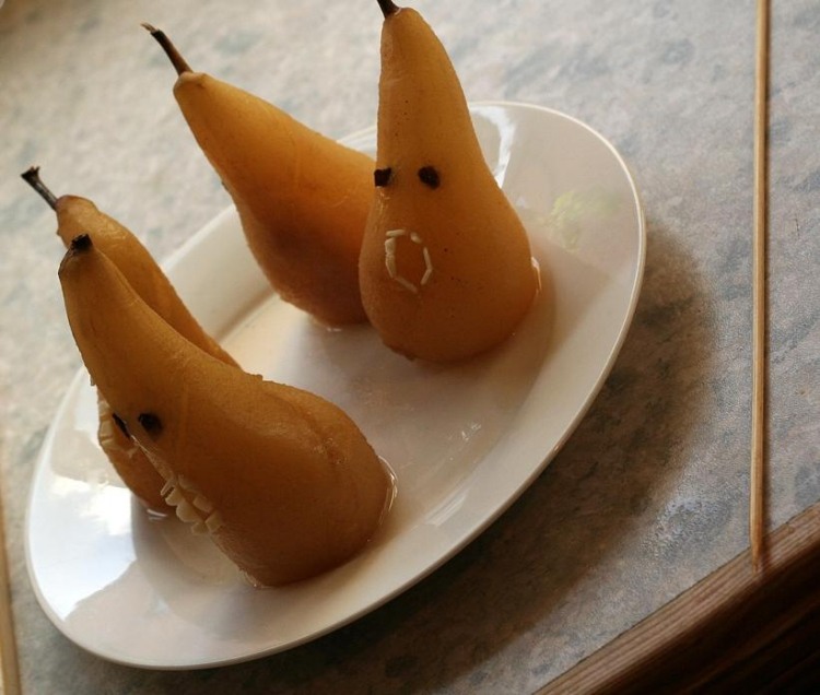 halloween-fest-recept-dessert-lätt-päron-spök-tallrikar-bakning