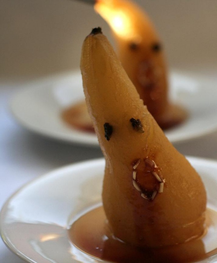 Halloweenpartyrecept -dessert-dessert-päronbakad-läskigt