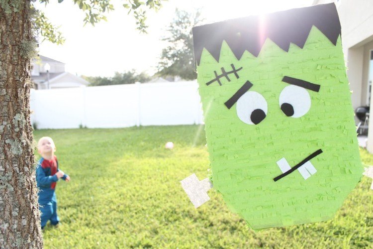 Halloween piñata tinker Frankenstein från kartong och mjukpapper tinkering instruktioner