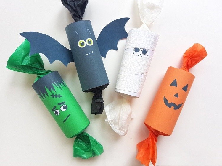 Gör Halloween piñata av pappersrullar själv Instruktioner