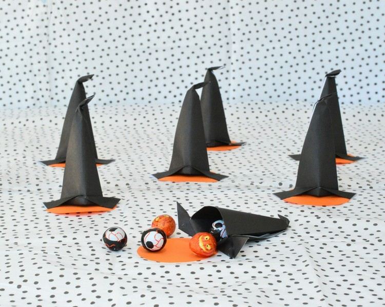 Halloween godis inslagning-papper-häxa-hattar-pyssla-kreativa-idéer