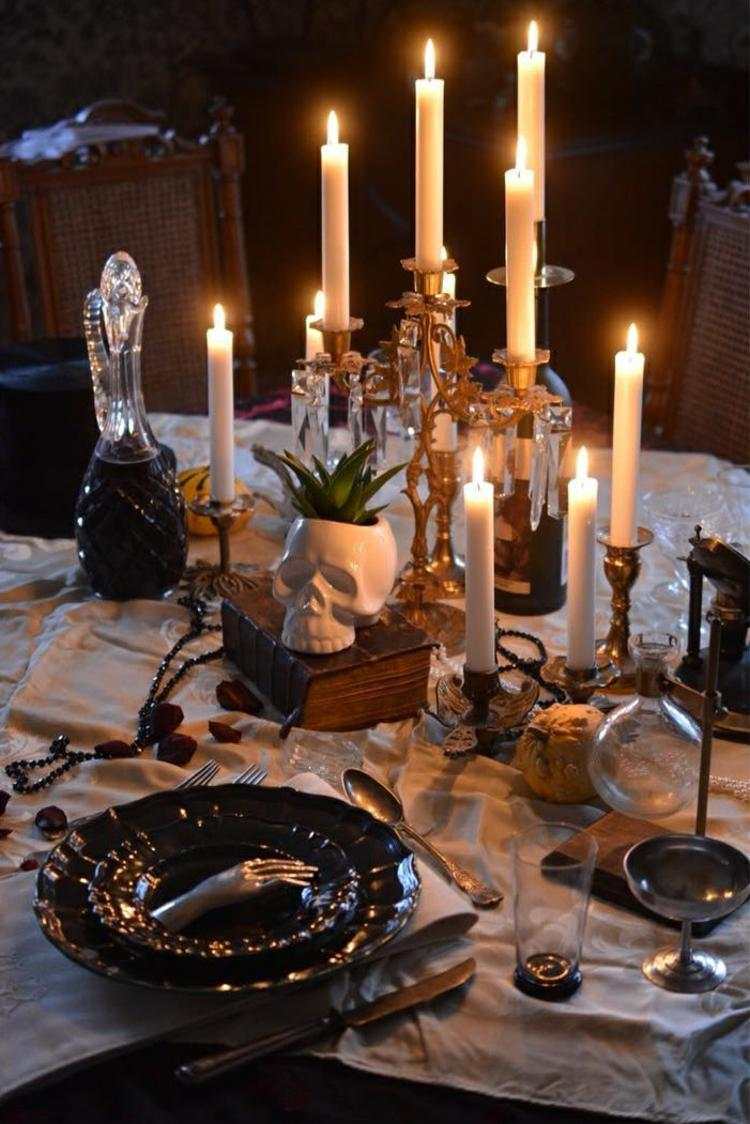 läskig halloween bordsdekoration med ljus