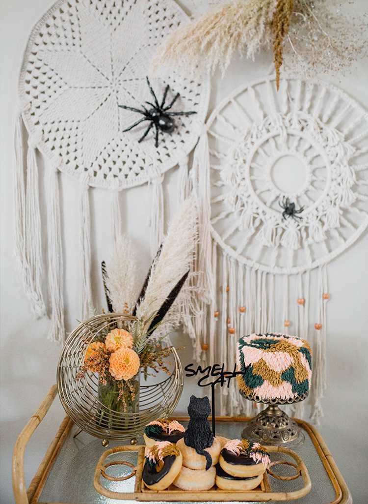 Boho Halloween -dekoration - spindelnät av makrame