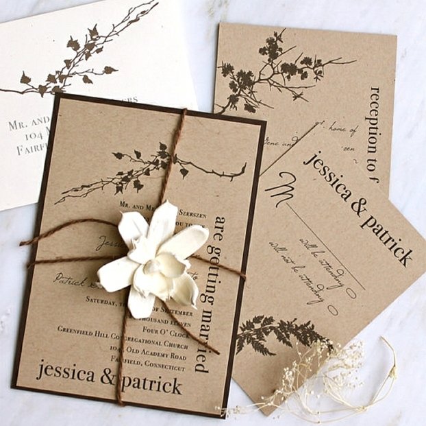 Bröllop dekoration brunt papper vita blommor garn