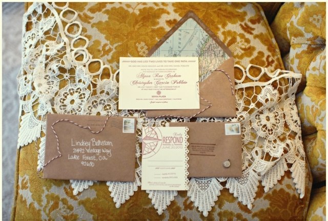 Bröllopsinbjudningskort klippta ur brunt papper