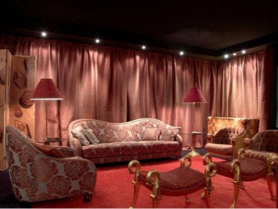 Italienska möbler från colombostile rosenmotiv
