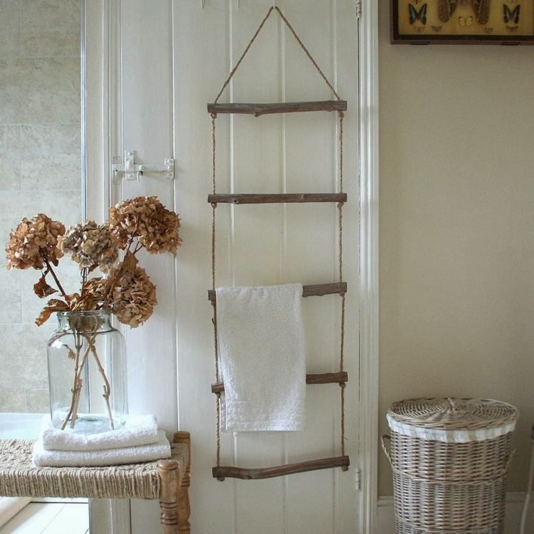 handdukshållare-badrum-dörr-lantlig stil-trästav-hängande-blomma-vas-korg